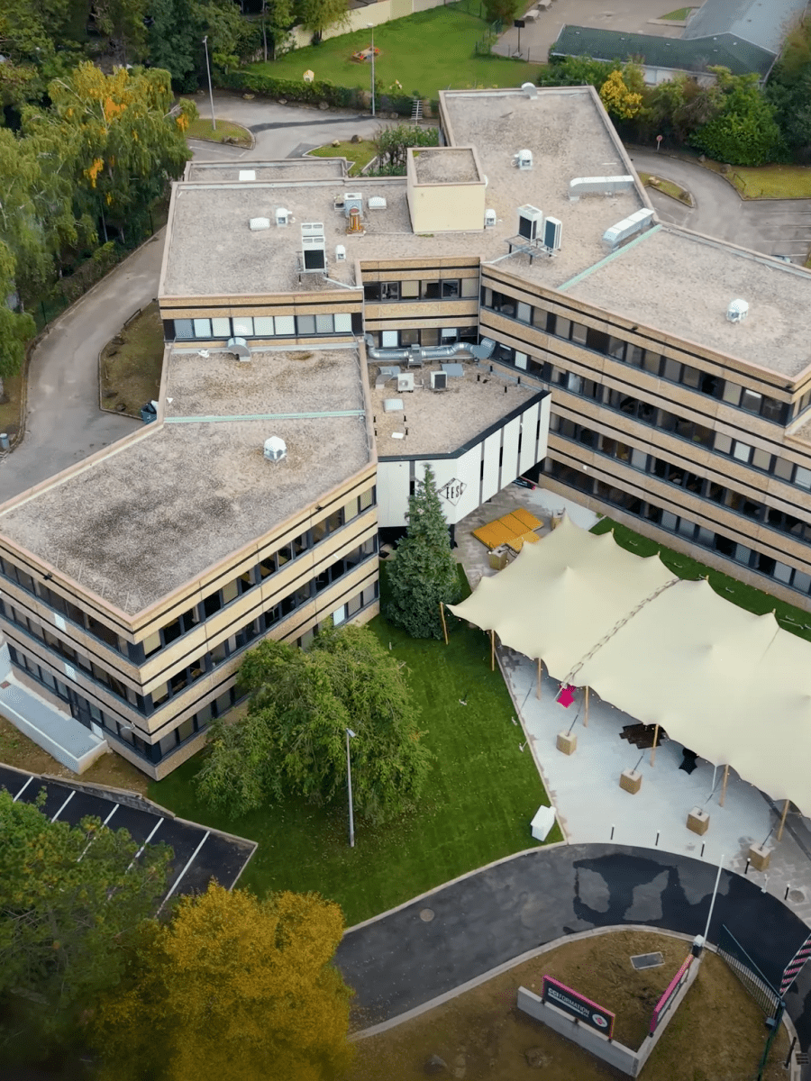 Installation de deux tentes stretch jumelées pour l’inauguration du Campus CCI Formation EESC à&nbsp;Laxou