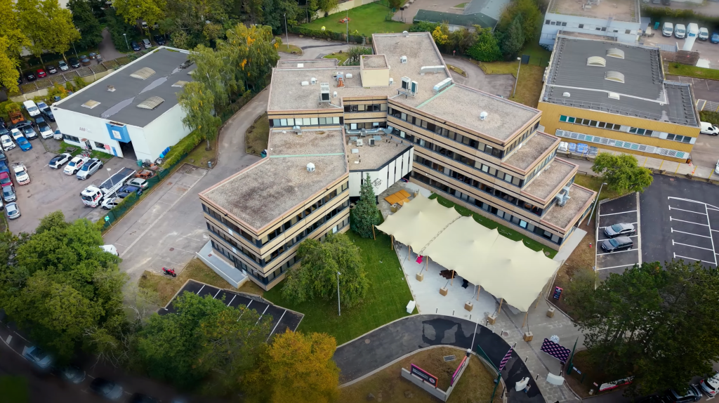 Installation de deux tentes stretch jumelées pour l’inauguration du Campus CCI Formation EESC à&nbsp;Laxou